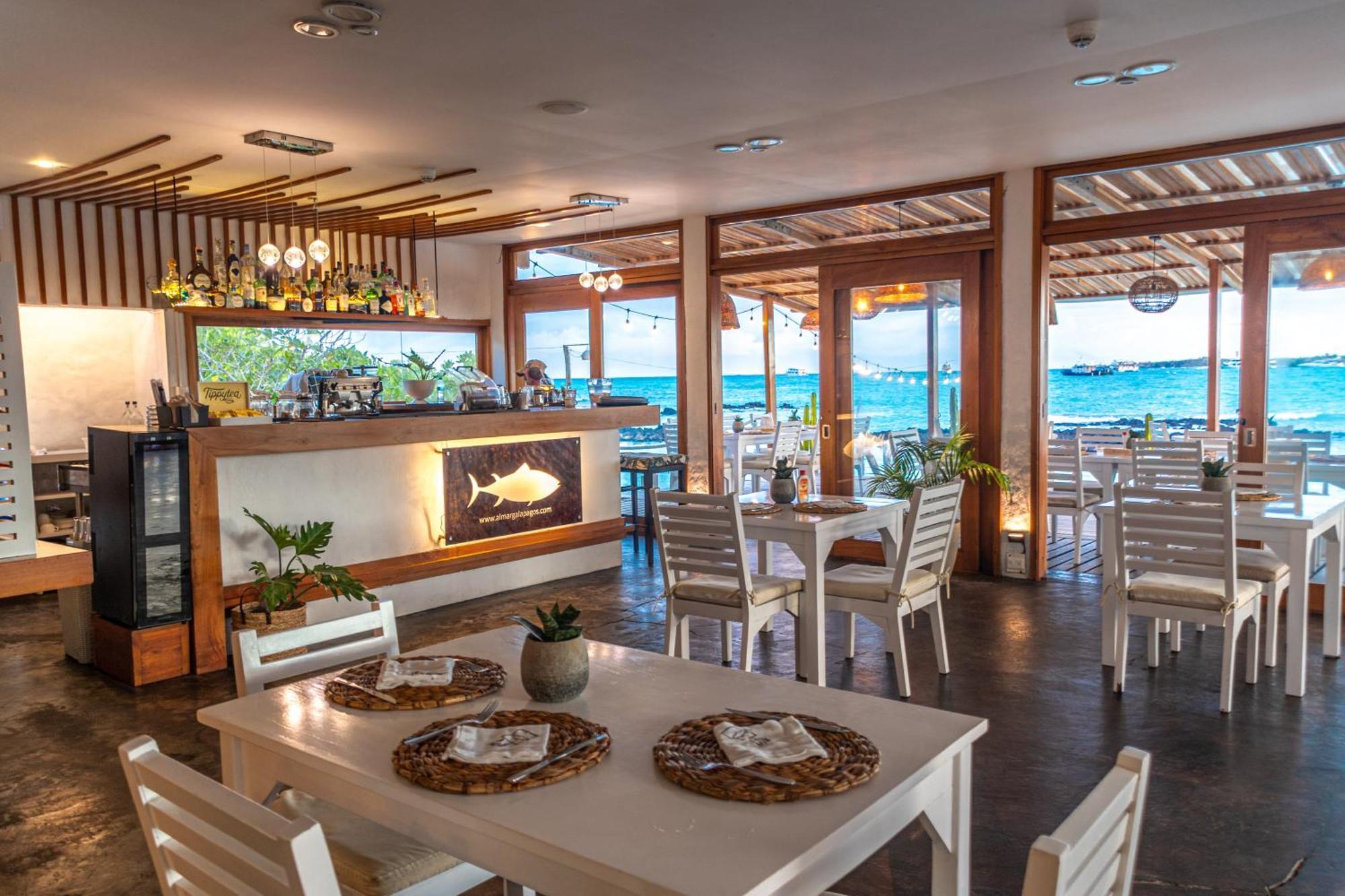 Blu Galapagos Sustainable Waterfront Lodge Пуерто-Айора Екстер'єр фото