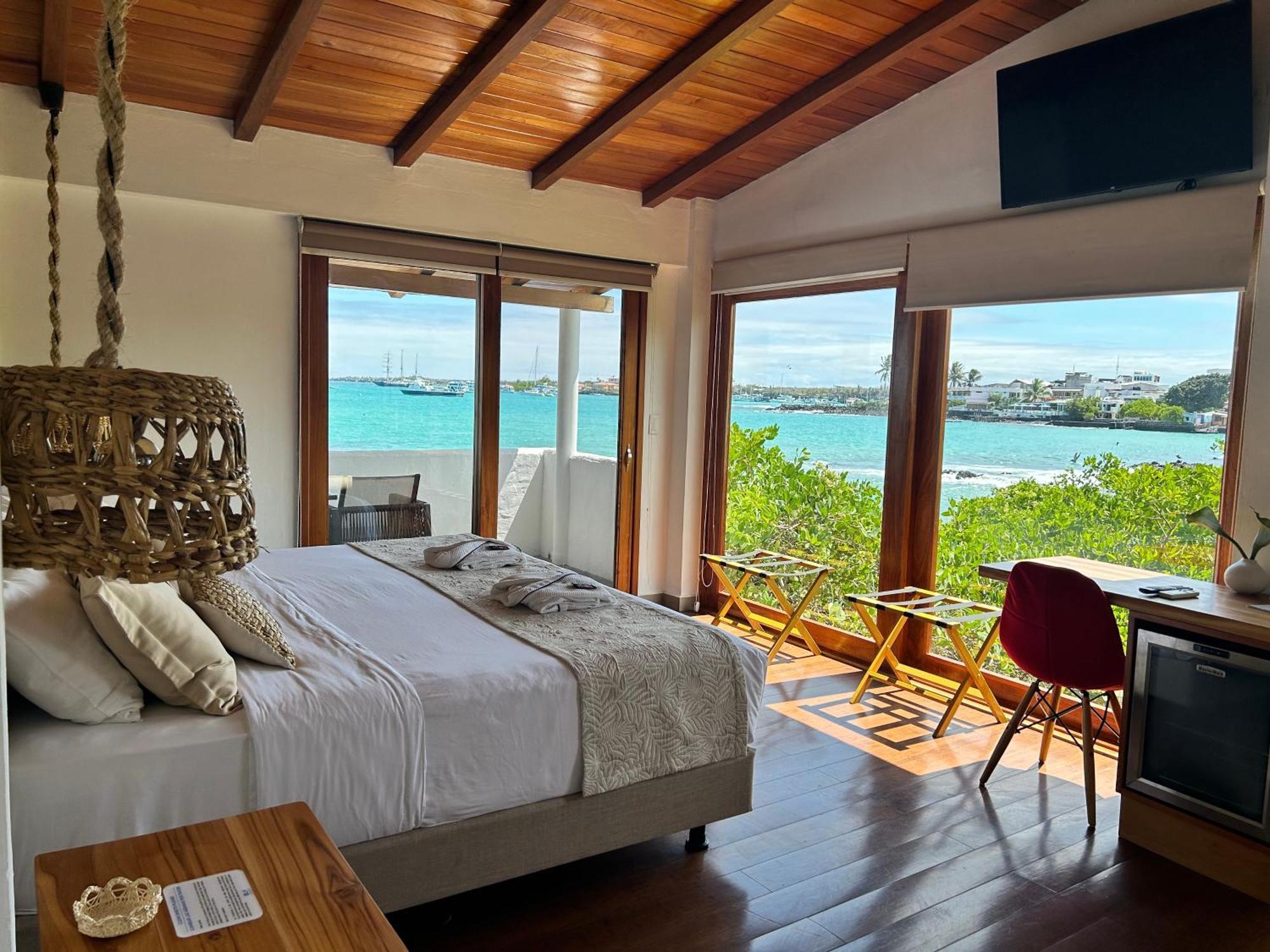 Blu Galapagos Sustainable Waterfront Lodge Пуерто-Айора Екстер'єр фото